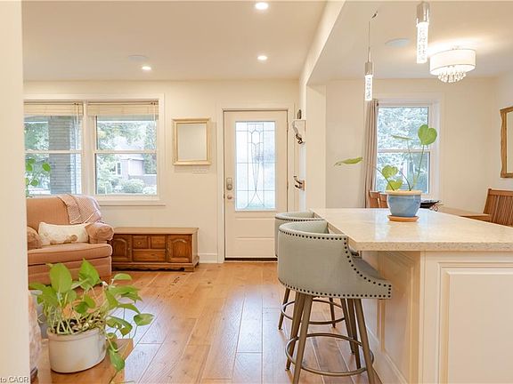 4th image of 8 Cameron Ave