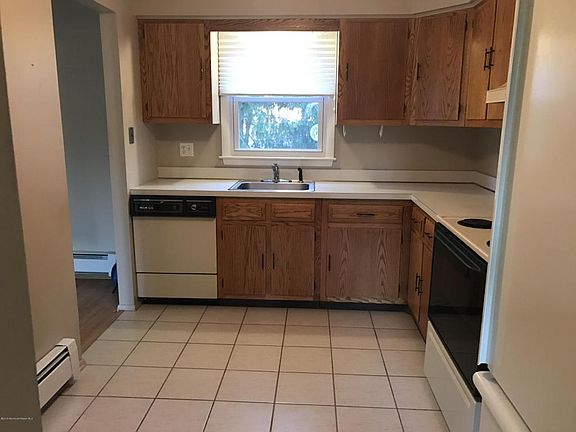 3rd image of 145 Northumberland Dr
