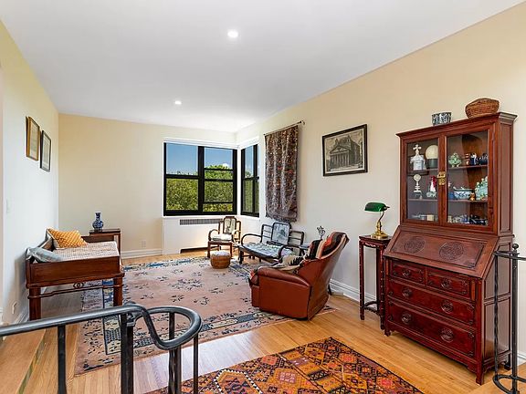 3rd image of 306 E Mosholu Pkwy S APT 6D