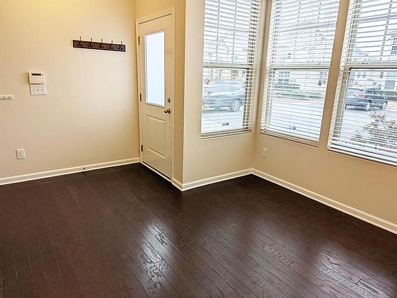 4th image of 220 Mount Evans Dr #1