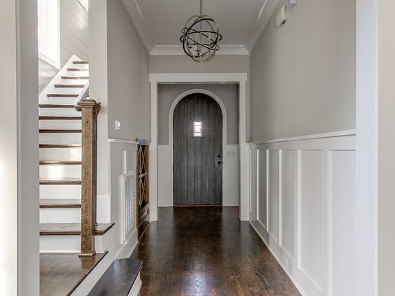 4th image of 221 Everbright Ave.