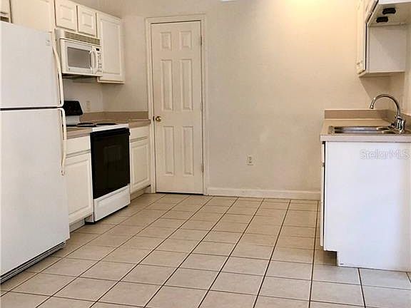 5th image of 3407 Carriage Lake Dr