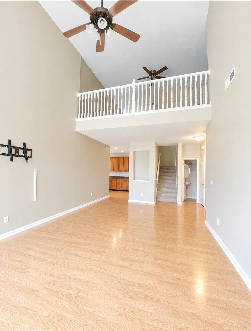 2 bed, 2.5 bath, 1916 sqft, $2,125 — Photo 4