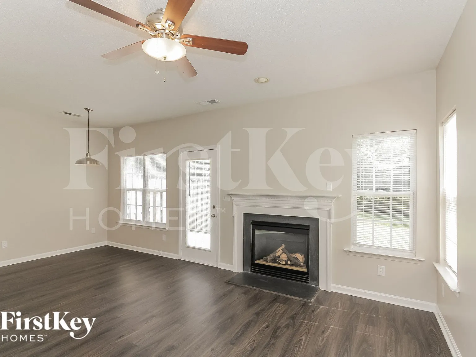 3 bed, 2.5 bath, 1890 sqft, $2,500 — Photo 4
