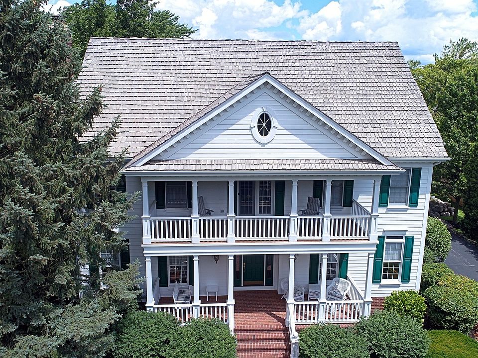 1st image of 820 Lake St