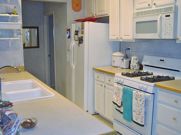 5th image of 4802 Nassau Ave NE APT 33