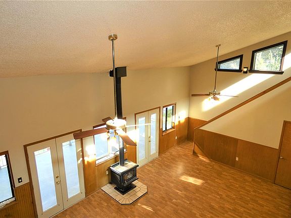 5th image of 120 Sprucewood Dr