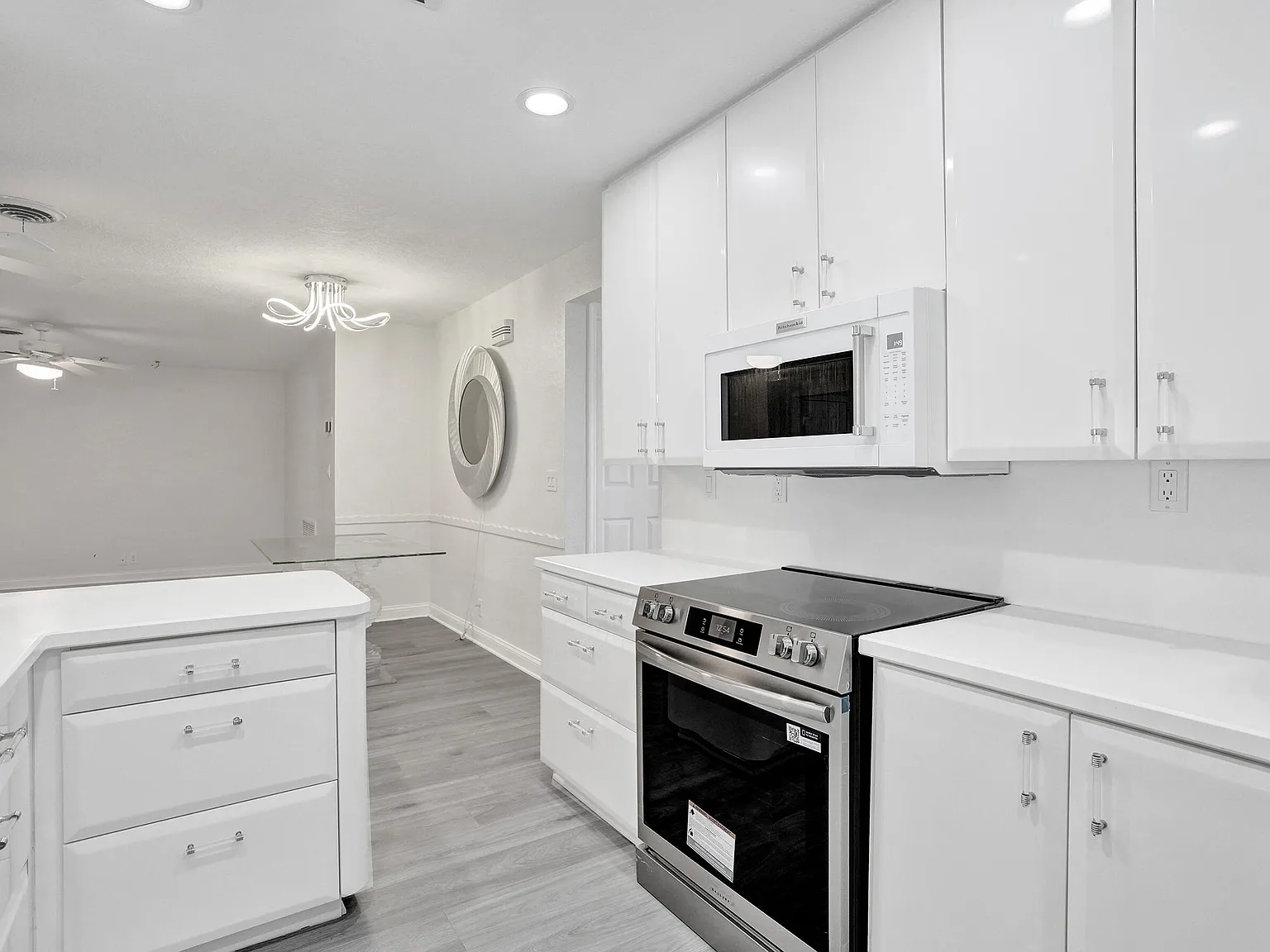 4 bed, 3.0 bath, 2333 sqft, $7,250 — Photo 3