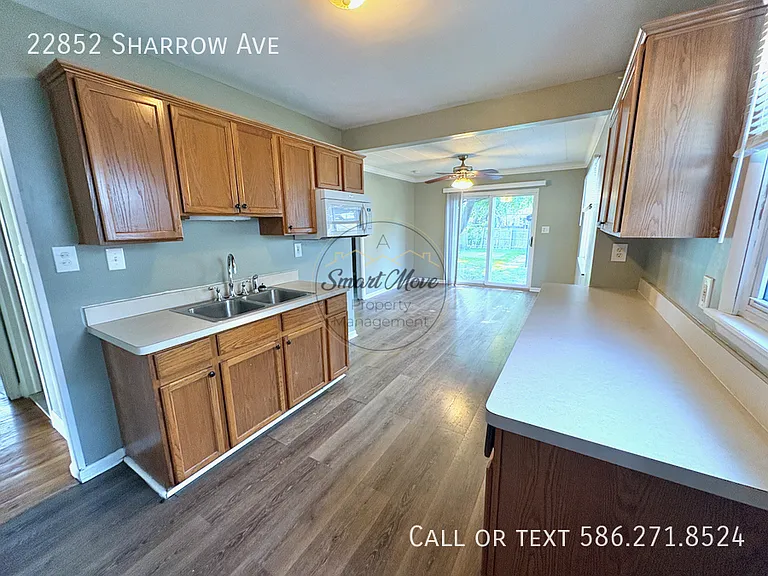 22852 Sharrow Ave — Photo 6
