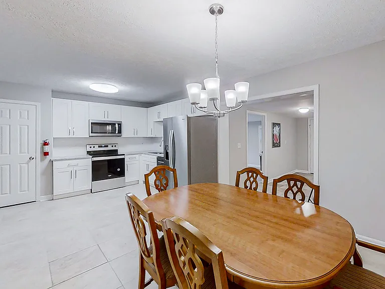 Lynhurst Dr SW — Photo 9