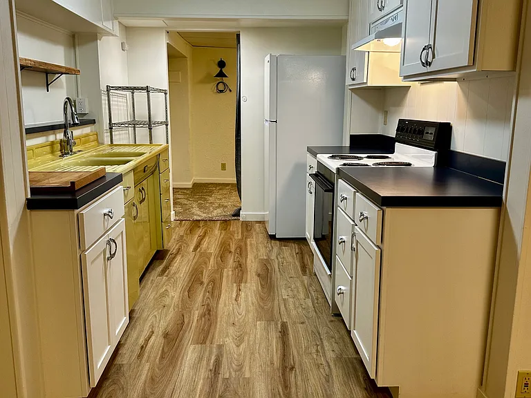 1024 W 13th Ave #4 — Photo 8
