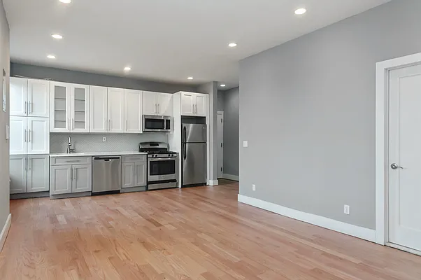 Rented by Space Real Estate | media 36