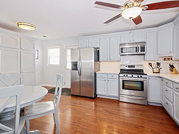 4th image of 8736 S Sproat Ave