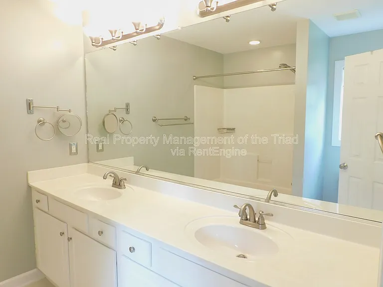 2804 Mitchell Wood Dr — Photo 12