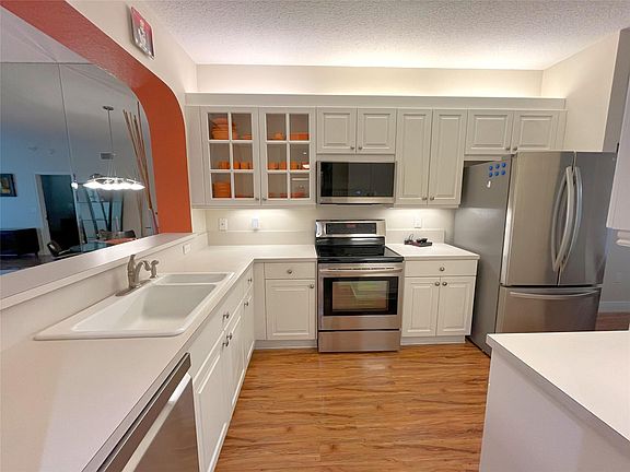 4th image of 7623 Southampton Terrace #210