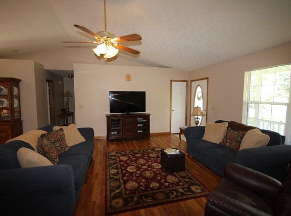 3rd image of 4500 Greenfield Dr
