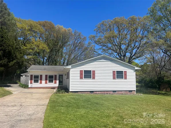 915 Timberlane Dr, Mount Holly, NC 28120