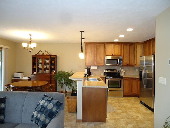 5th image of 2137 Meadow Ln