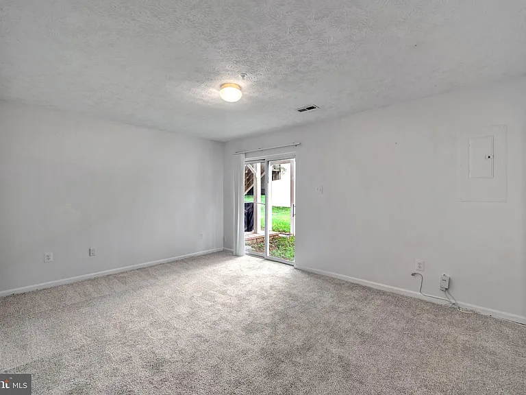 2406 Lemontree Ln — Photo 35