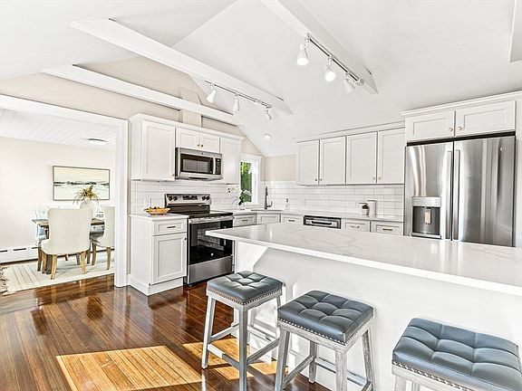 2nd image of 73 Essex St #73