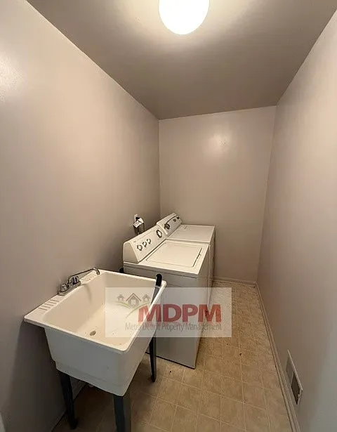 2 bed, 1.5 bath, 1100 sqft, $1,550 — Photo 3