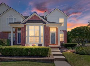 6105 Jasmine Dr, Walled Lake, MI 48390