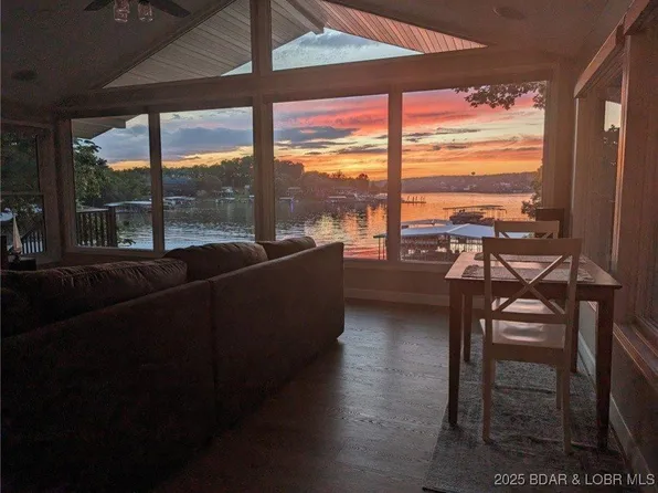 199 Country Oak Dr, Sunrise Beach, MO 65079