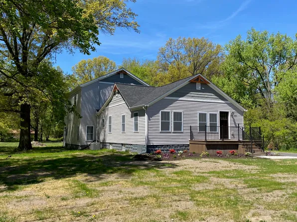 530 S 23rd St, Porter, IN 46304