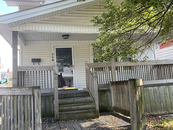 3rd image of 710 E Hudson St