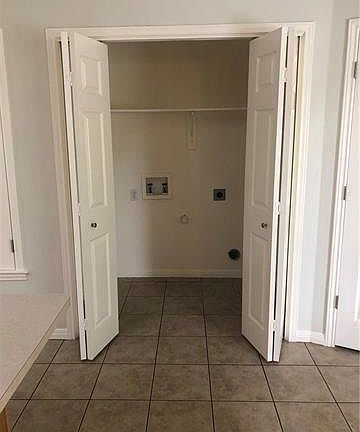 4th image of 9 Deerfield Dr