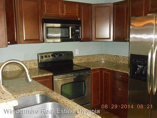 3rd image of 2517 NE Prospect St