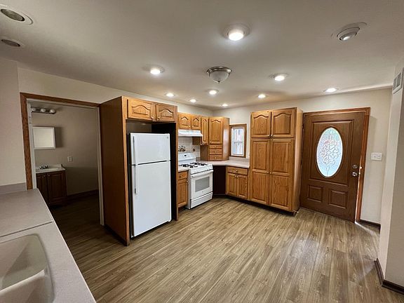 4th image of 6464 Revere Ave