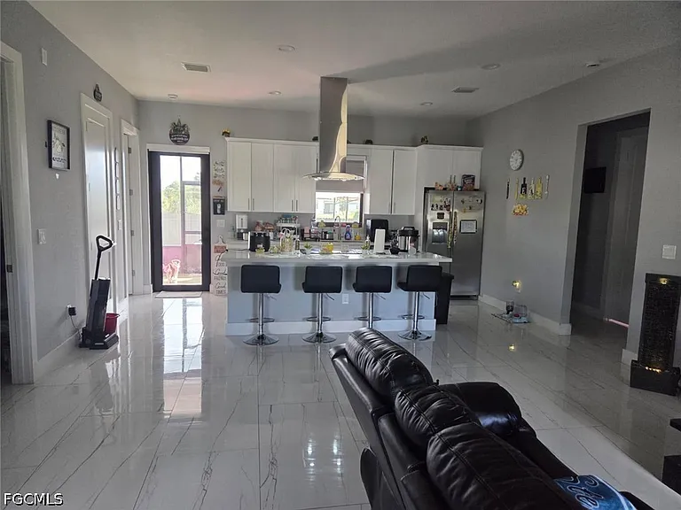 8049 Memory Cir — Photo 2