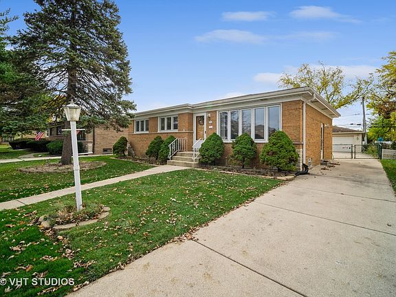 2nd image of 1935 Laura Ln