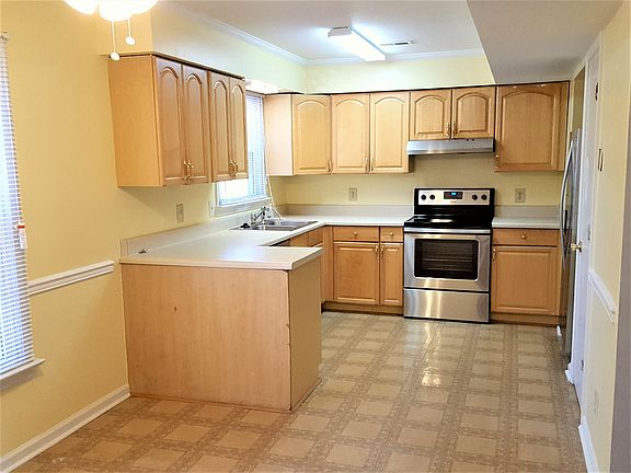 3rd image of 205 Whispering Pines Ct