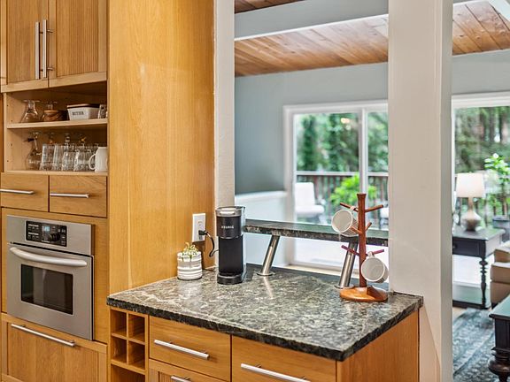 4th image of 275 Brook Ln