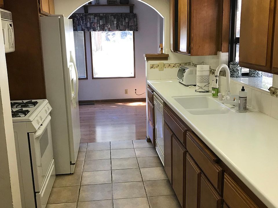 1st image of 483 Fern Dr