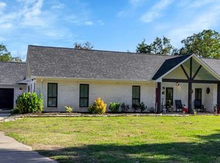 295 County Road 687, Angleton, TX 77515