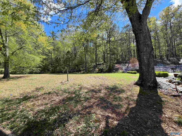 555 Littlebrandt Dr, Anniston, AL 36205