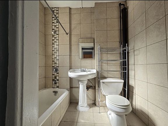 5th image of 221-223 Roseville Ave #102