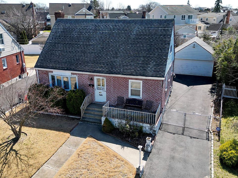 1st image of 407 Saint Luke Place