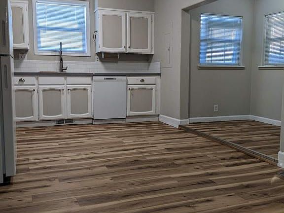 3rd image of 305 SE Pitzer St