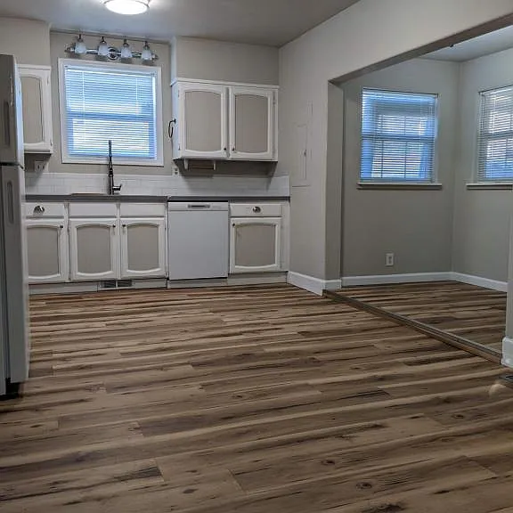 305 SE Pitzer St — Photo 3