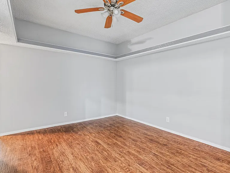 Lamar Place Apartments — Photo 78