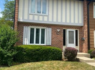 29 Cypress Sq, Elgin, IL 60123