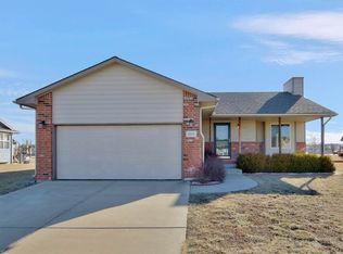 2212 Bristol Ln, Newton, KS 67114