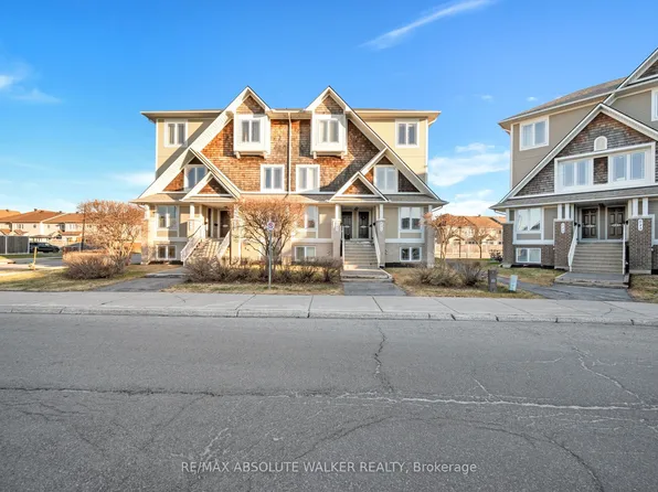 633 Lakeridge Dr #32, Ottawa, ON K4A 0H4