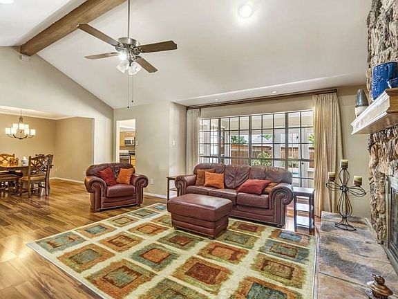 4th image of 715 Villa Creek Dr