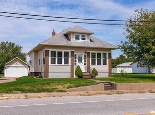 801 SE 3rd St, Aledo, IL 61231