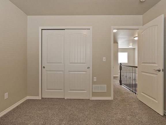 5th image of 860 Shirttail Peak Dr